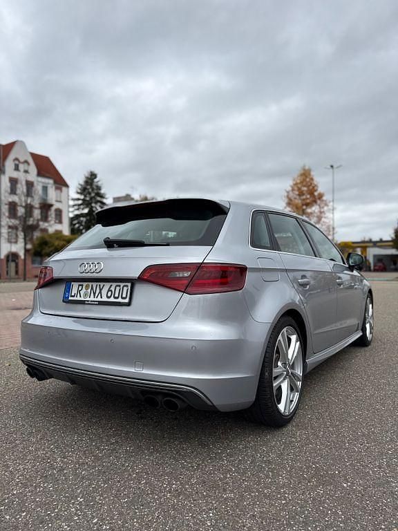 Grau Gebraucht 2014 Audi S3 Sport Limousine | 18.900 € (Guter Preis) - Bild 1/4