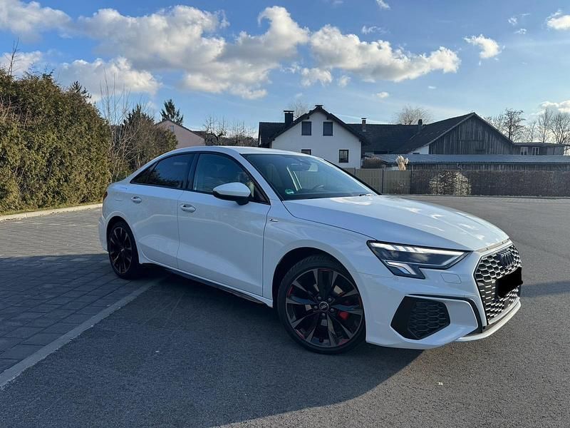 Weiß Gebraucht 2022 Audi A3 S-Line Limousine | 29.990 € (Etwas zu teuer) - Bild 1/4