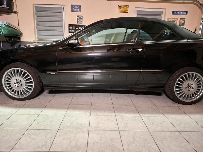 Schwarz Gebraucht 2004 Mercedes CLK320 Cabrio | 7.850 € (Fairer Preis) - Bild 1/4
