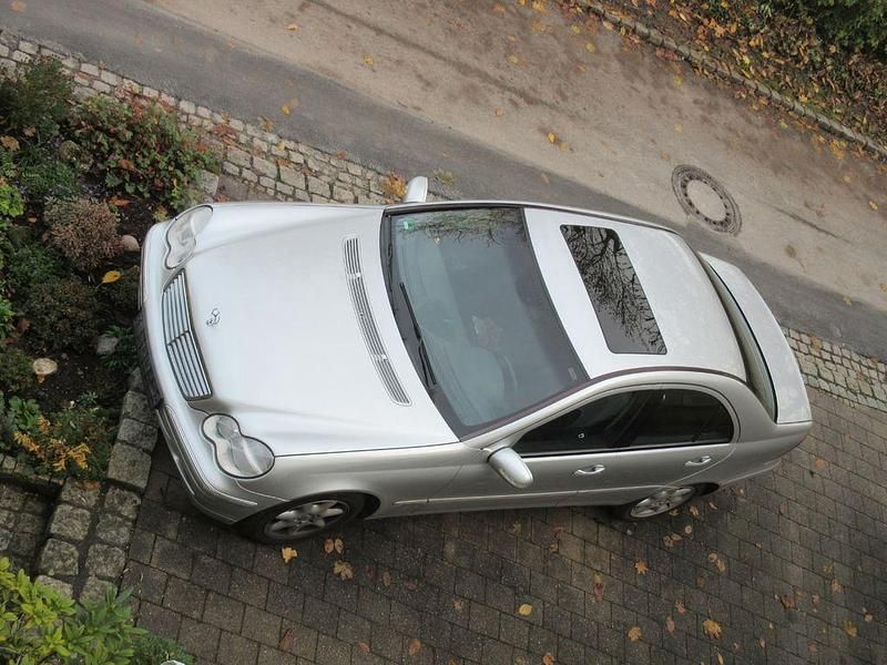 Silber Gebraucht 2003 Mercedes 240 Limousine | 2.500 € - Bild 1/1