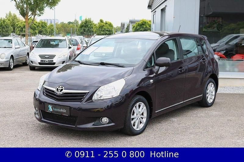 Gebraucht Toyota Verso Edition 132 PS (97 kW) 2011 Violett Van / Kleinbus