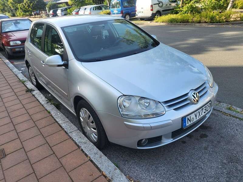 Grau Gebraucht 2007 VW Golf V Kleinwagen | 3.000 € (Guter Preis) - Bild 1/4