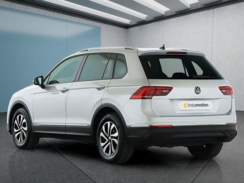 Gebraucht VW Tiguan 150 PS (110 kW) 2023 Silber SUV