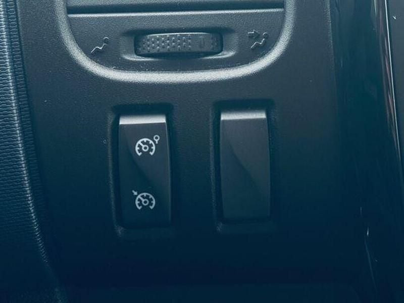 Gebraucht Opel Vivaro 120 PS (88 kW) 2017 Weiß Van / Kleinbus