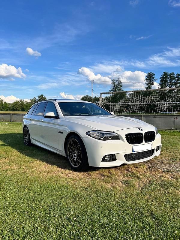 Weiß Gebraucht 2017 BMW 520 M Sport Kombi | 16.600 € (Superpreis) - Bild 1/4