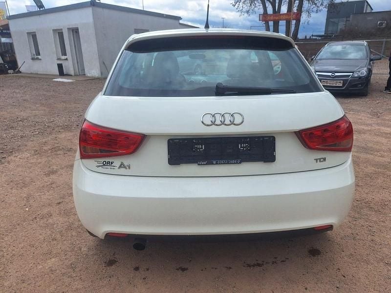 Gebraucht Audi A1 Sportback Attraction 90 PS (66 kW) 2012 Weiß Kleinwagen