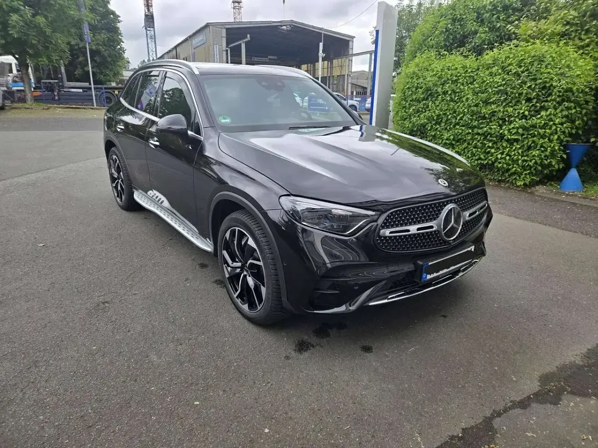 Gebraucht Mercedes GLC300 258 PS (189 kW) 2023 Schwarz SUV