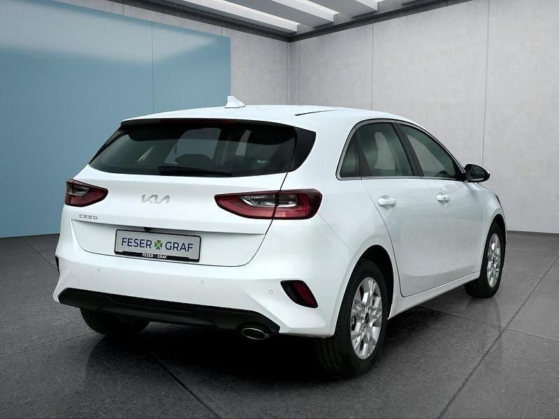 Neu Kia Ceed 101 PS (74 kW) 2025 Weiß Kleinwagen