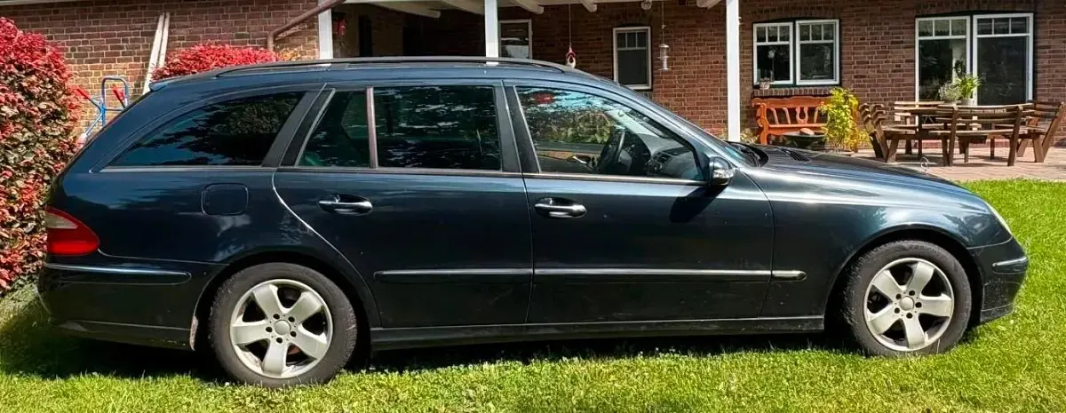 Gebraucht Mercedes E270 177 PS (130 kW) 2003 Blau Kombi