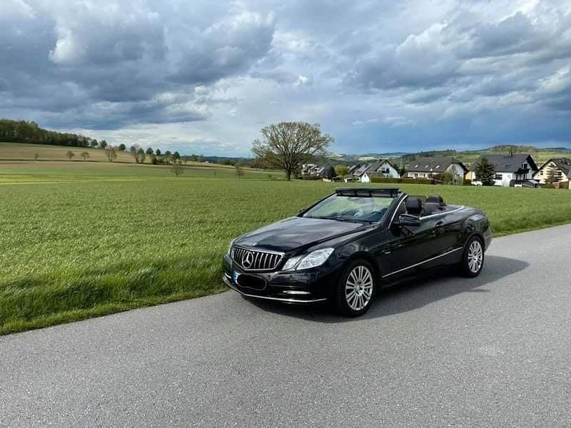 Gebraucht Mercedes E250 204 PS (150 kW) 2012 Schwarz Cabrio