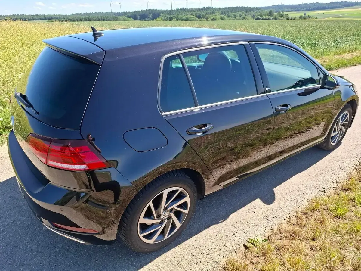 Gebraucht VW Golf VII Sound 110 PS (80 kW) 2018 Schwarz Limousine