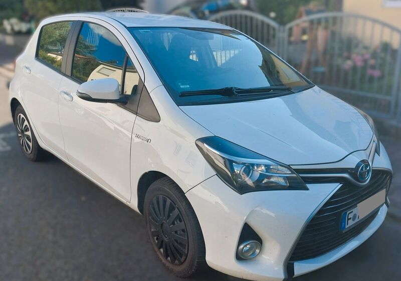 Weiß Gebraucht 2016 Toyota Yaris Limousine | 10.150 € (Fairer Preis) - Bild 1/4