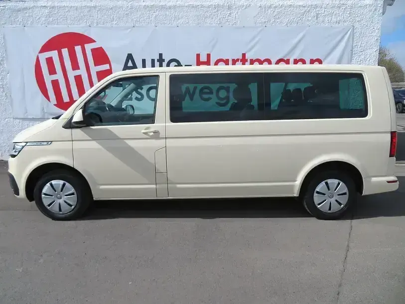 Gebraucht VW Caravelle Comfortline 2023 Beige Van