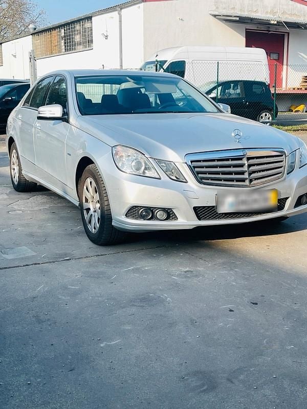 Gebraucht Mercedes E200 184 PS (135 kW) 2010 Silber Limousine