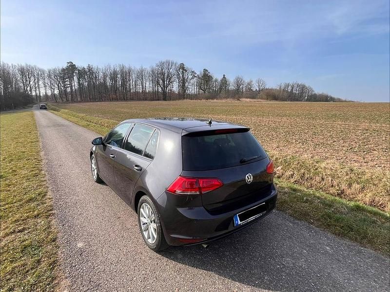Gebraucht VW Golf VII LOUNGE 110 PS (80 kW) 2015 Grau Kleinwagen