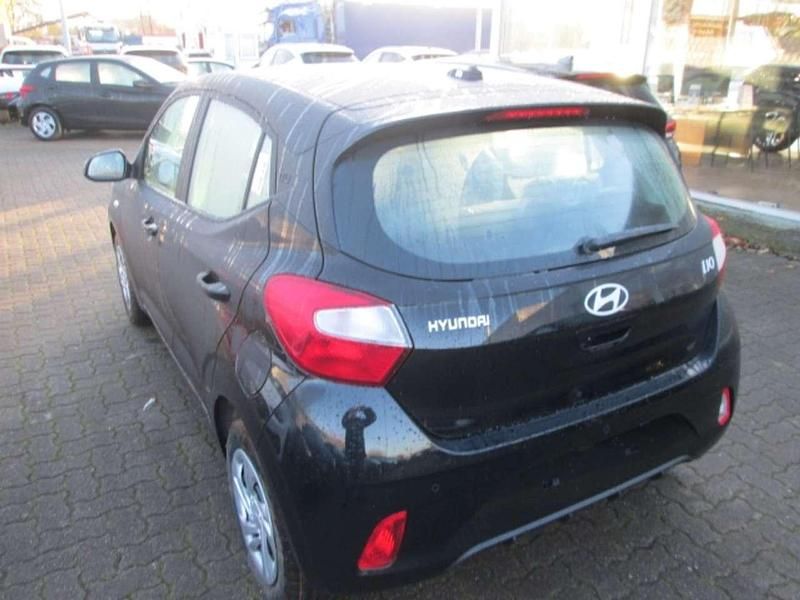 Gebraucht Hyundai i10 Select 63 PS (46 kW) 2024 Schwarz Kleinwagen