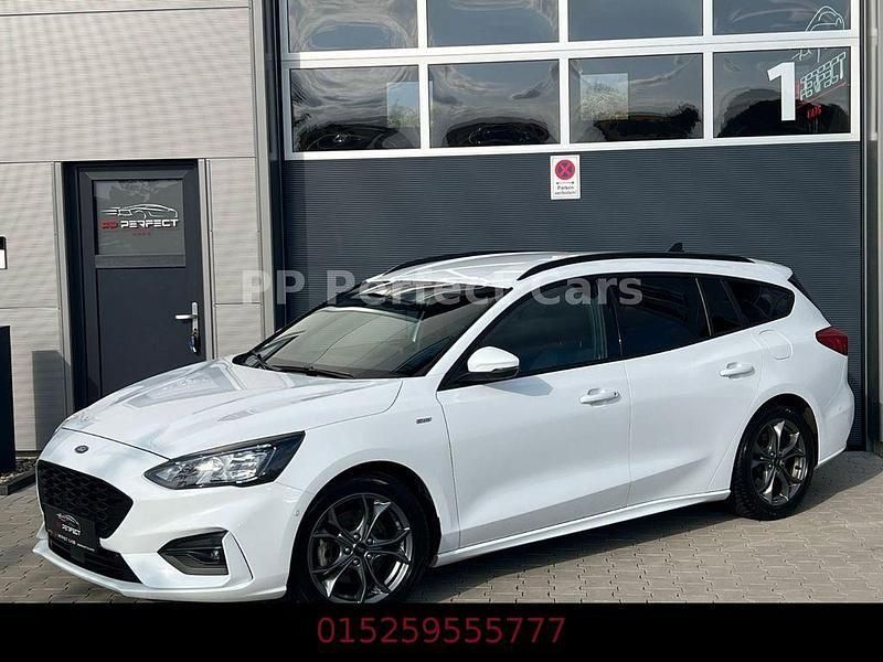 Weiß Gebraucht 2020 Ford Focus ST-Line Limousine | 14.600 € (Fairer Preis) - Bild 1/4