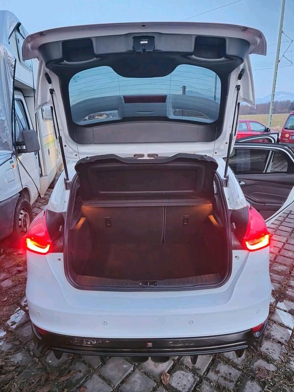 Gebraucht Ford Focus ST 250 PS (183 kW) 2016 Weiß Limousine