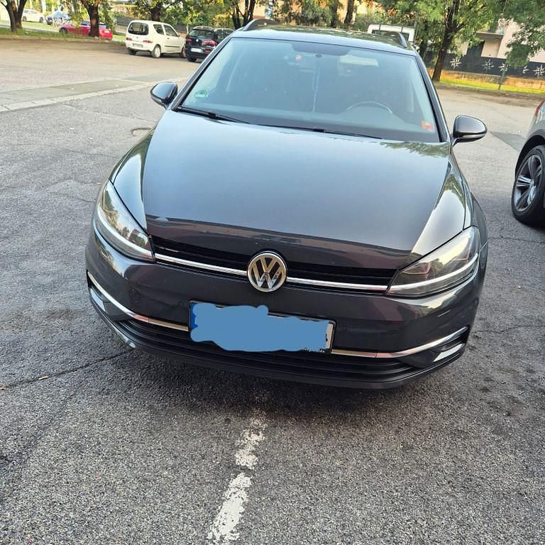 Grau Gebraucht 2017 VW Golf VII Comfortline Kombi | 9.700 € (Etwas zu teuer) - Bild 1/4