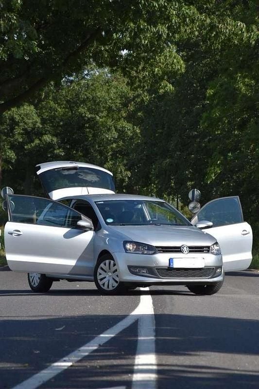 Grau Gebraucht 2011 VW Polo Team Kleinwagen | 4.900 € (Guter Preis) - Bild 1/4