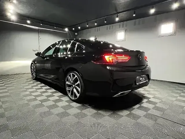 Gebraucht Opel Insignia Sport 230 PS (169 kW) 2021 Schwarz Limousine
