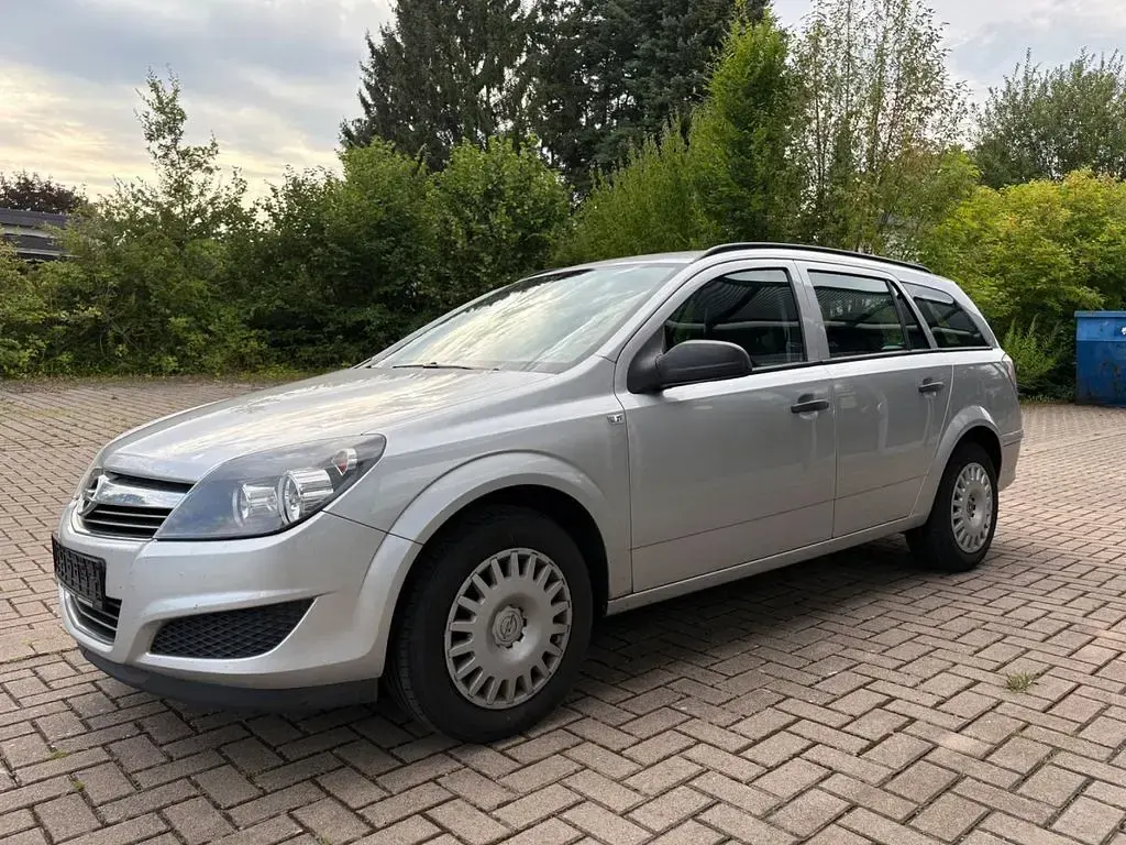 Gebraucht Opel Astra 90 PS (66 kW) 2009 Silber Limousine