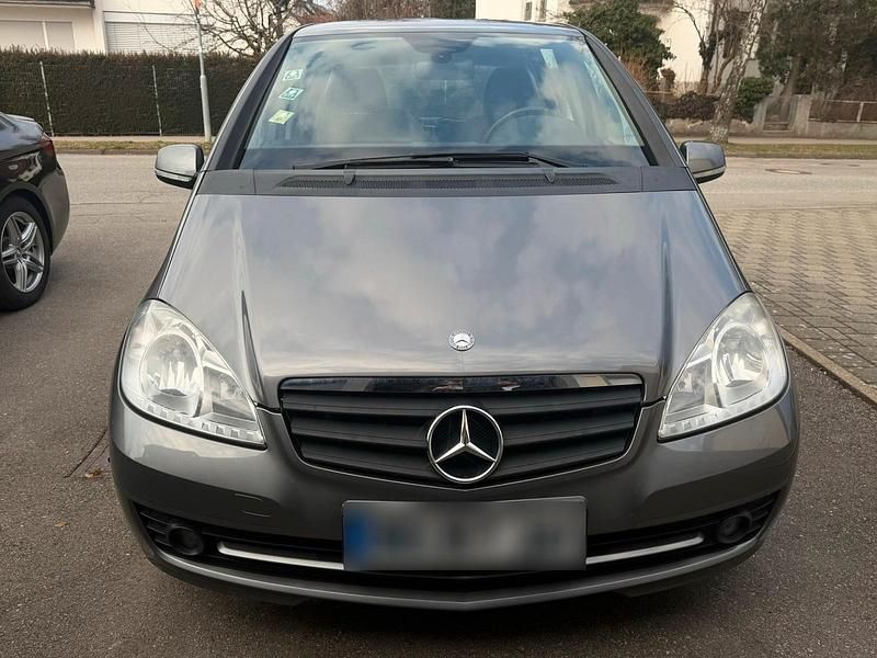 Gebraucht Mercedes A180 109 PS (80 kW) 2011 Braun Limousine