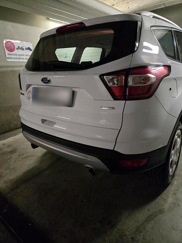 Gebraucht Ford Kuga 120 PS (88 kW) 2018 Weiß SUV
