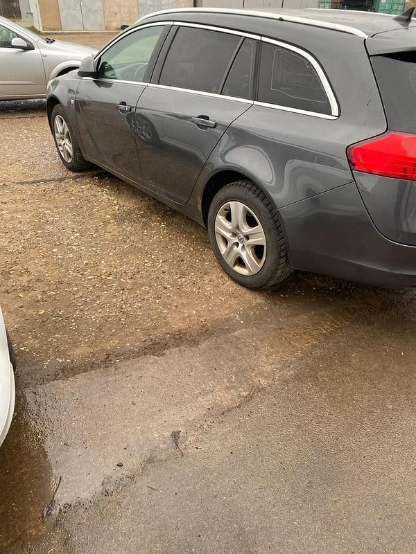 Gebraucht Opel Insignia 130 PS (95 kW) 2009 Grau Kombi