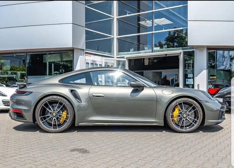 Grün Gebraucht 2024 Porsche 992 Coupé | 233.500 € (Etwas zu teuer) - Bild 1/4