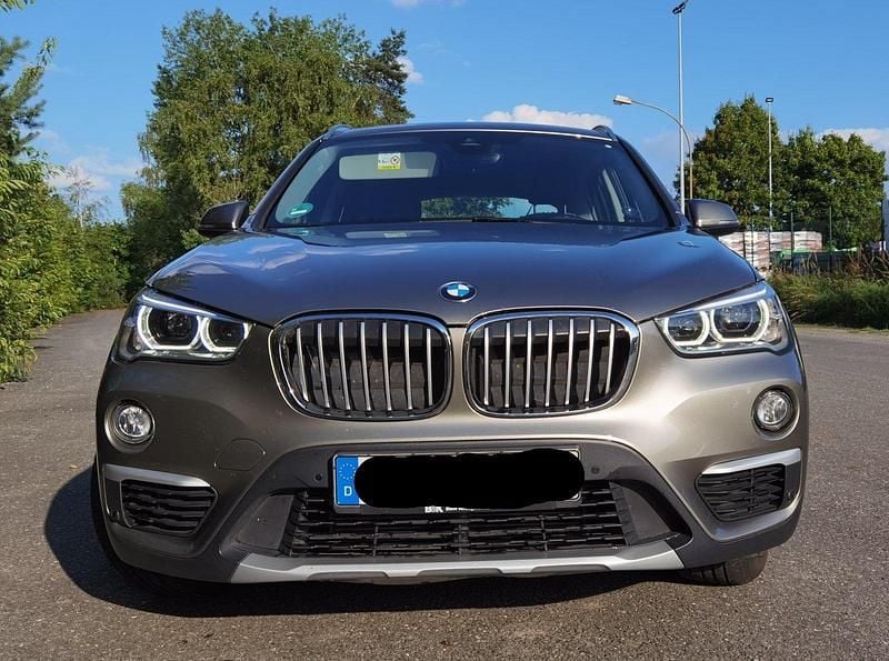 Silber Gebraucht 2018 BMW X1 xLine SUV | 18.600 € (Fairer Preis) - Bild 1/4
