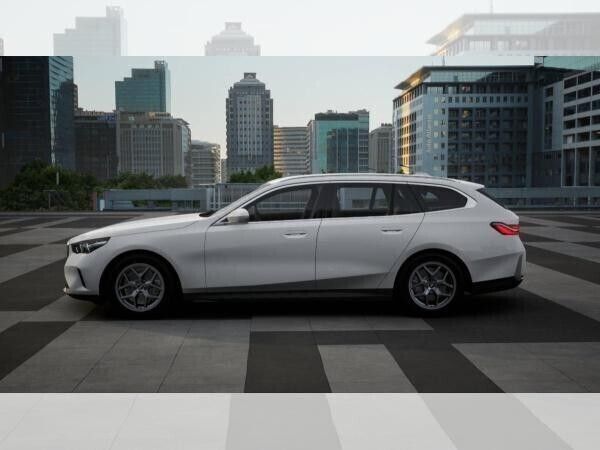 Neu BMW 520 197 PS (144 kW) 2025 Weiß (alpinweiß uni) Kombi