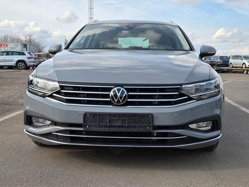 Gebraucht VW Passat Highline 200 PS (147 kW) 2022 Grau Kombi