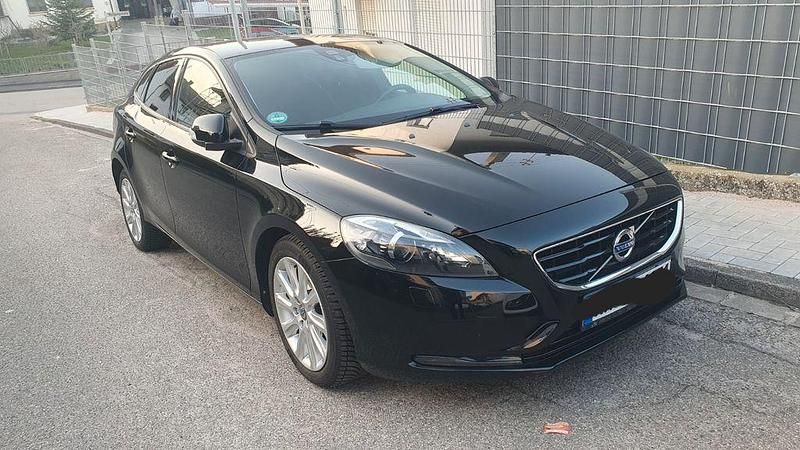 Schwarz Gebraucht 2013 Volvo V40 You! Limousine | 7.500 € (Guter Preis) - Bild 1/4