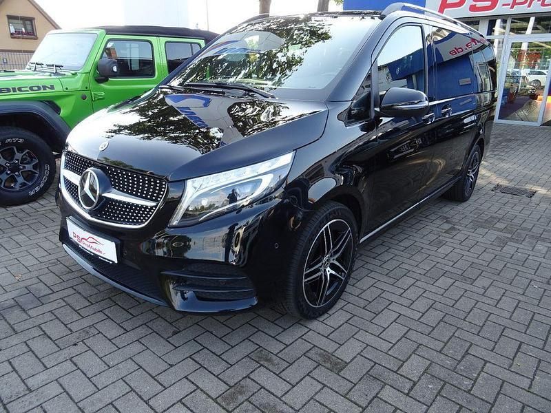 Schwarz Gebraucht 2022 Mercedes V300 AMG Van / Kleinbus | 58.970 € (Fairer Preis) - Bild 1/4