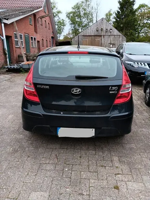 Gebraucht Hyundai i30 Classic 109 PS (80 kW) 2011 Schwarz Limousine