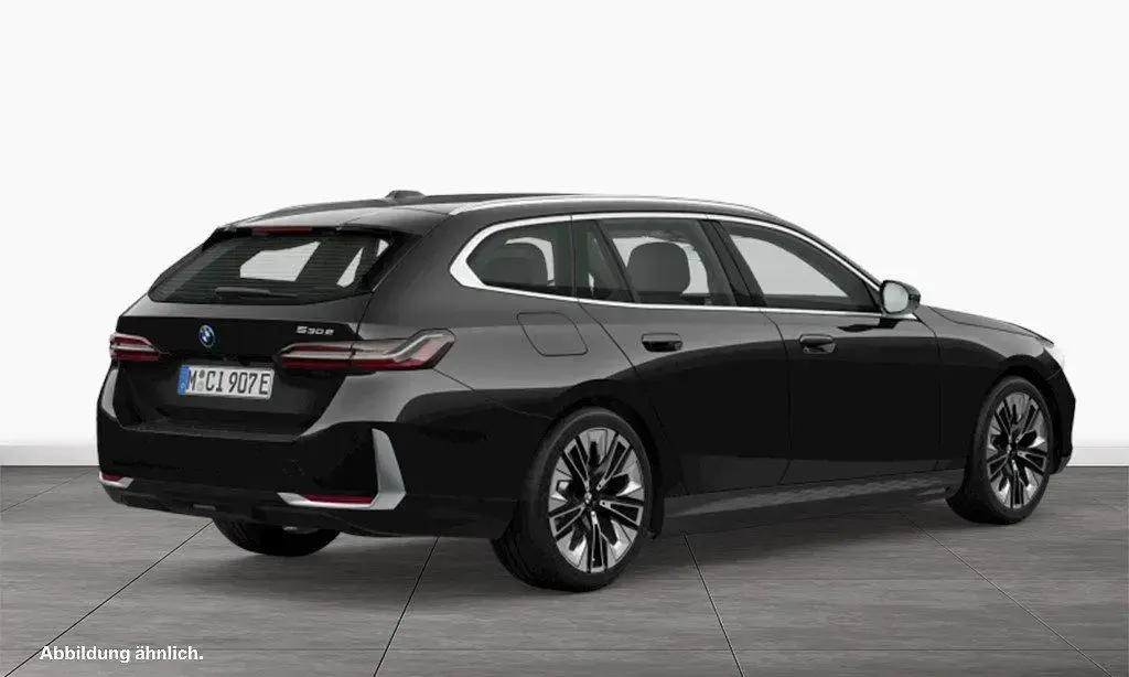 Gebraucht BMW 530e 190 PS (139 kW) 2024 Saphirschwarz Kombi