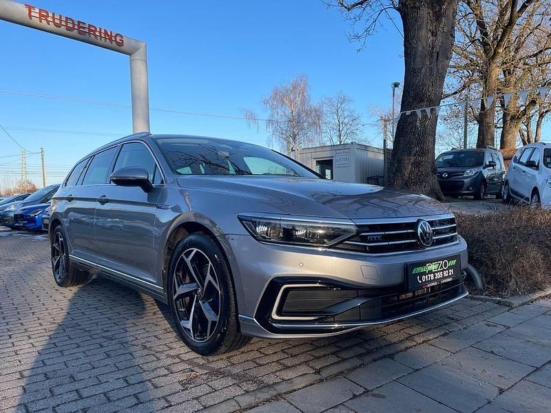 Silber Gebraucht 2021 VW Passat GTE Kombi | 17.999 € (Superpreis) - Bild 1/4