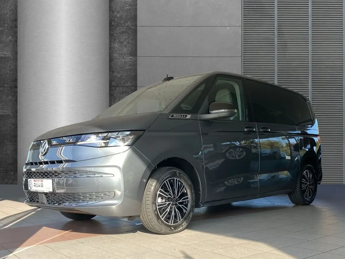 Second-hand VW Multivan Basis 150 CP (110 kW) 2024 Gri Monovolum