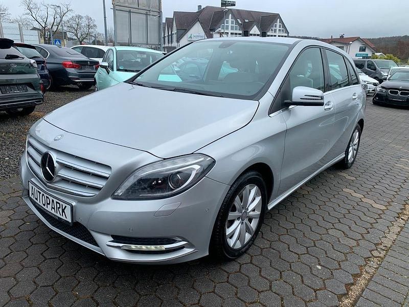 Gebraucht Mercedes B220 184 PS (135 kW) 2014 Silber Van / Kleinbus