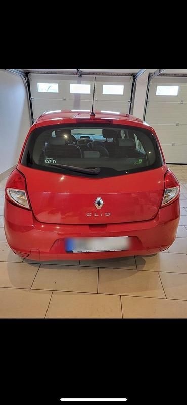 Gebraucht Renault Clio II 75 PS (55 kW) 2010 Rot Kleinwagen