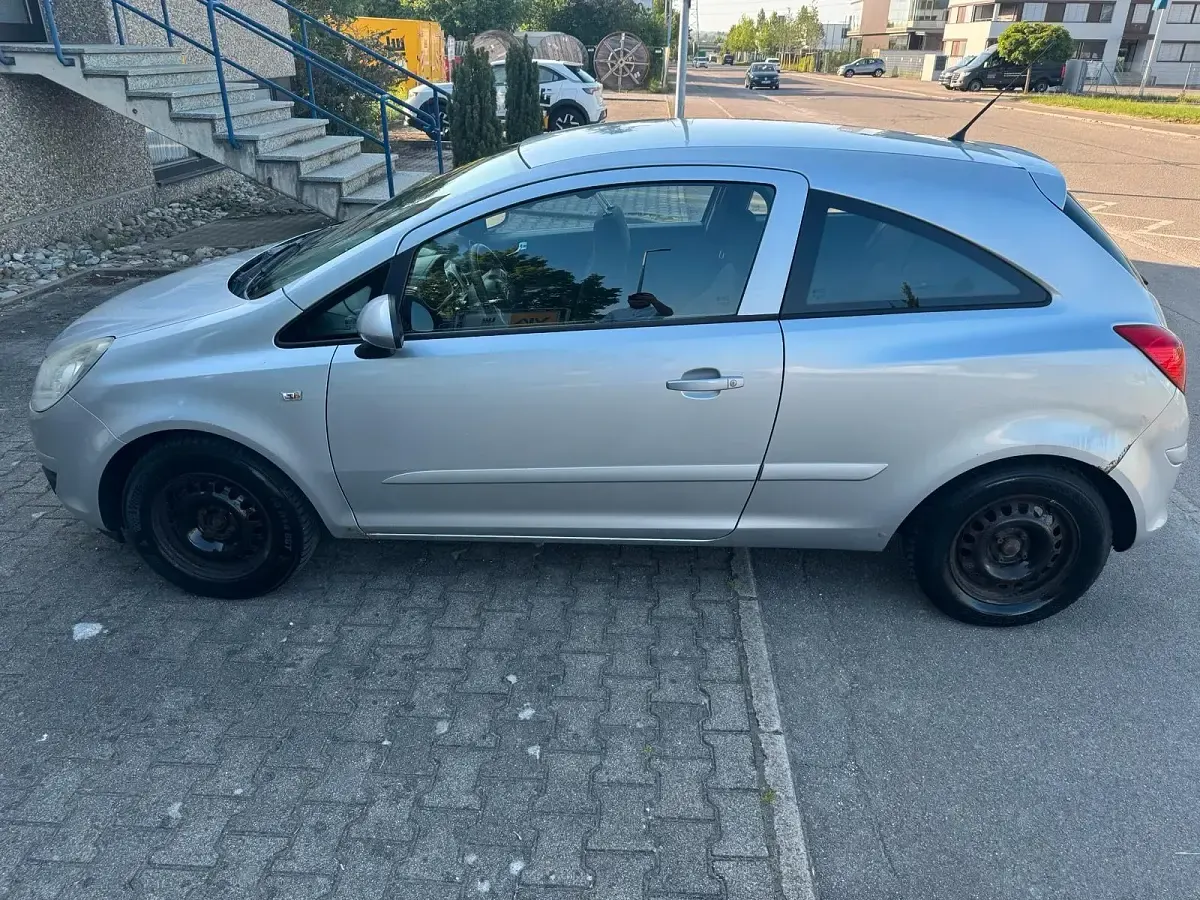 Usado Opel Corsa 90 HP (66 kW) 2008 Prateado Citadino
