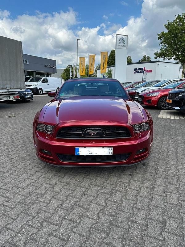 Rot Gebraucht 2013 Ford Mustang Convertible Cabrio | 18.500 € (Fairer Preis) - Bild 1/4