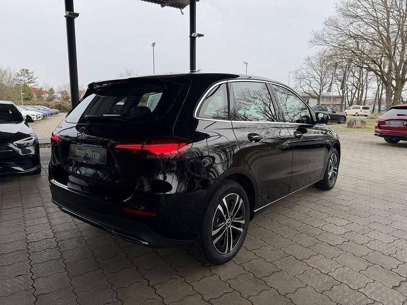 Gebraucht Mercedes E250 Advanced 163 PS (119 kW) 2024 Schwarz Limousine