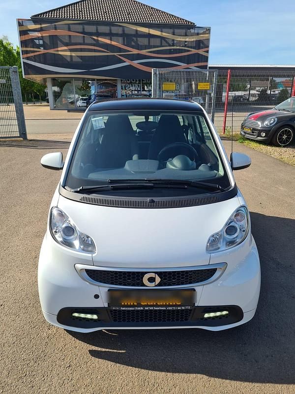 Weiß Gebraucht 2014 Smart ForTwo Coupé Brabus Kleinwagen | 8.500 € (Teuer) - Bild 1/4