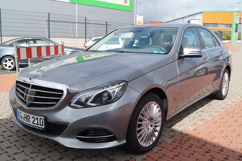 Silber Gebraucht 2014 Mercedes E300 Limousine | 16.450 € (Fairer Preis) - Bild 1/4