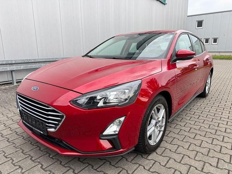 Rot Gebraucht 2021 Ford Focus Cool & Connect Limousine | 15.200 € (Guter Preis) - Bild 1/4