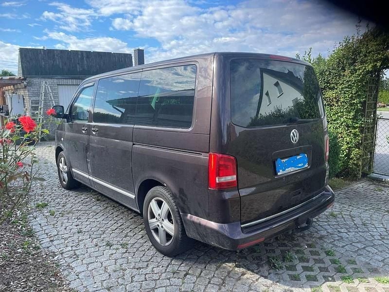 Gebraucht VW Multivan Highline 179 PS (131 kW) 2015 Braun Van / Kleinbus
