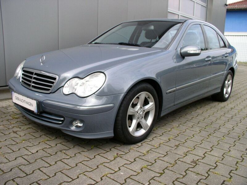Grau Gebraucht 2004 Mercedes C200 Avantgarde Limousine | 2.900 € (Fairer Preis) - Bild 1/4
