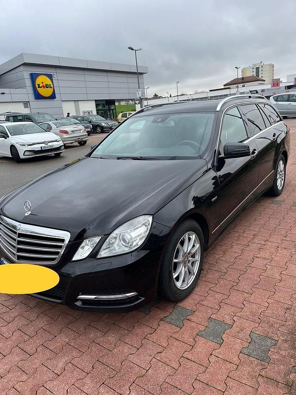 Gebraucht Mercedes E200 Avantgarde 184 PS (135 kW) 2011 Schwarz Kombi